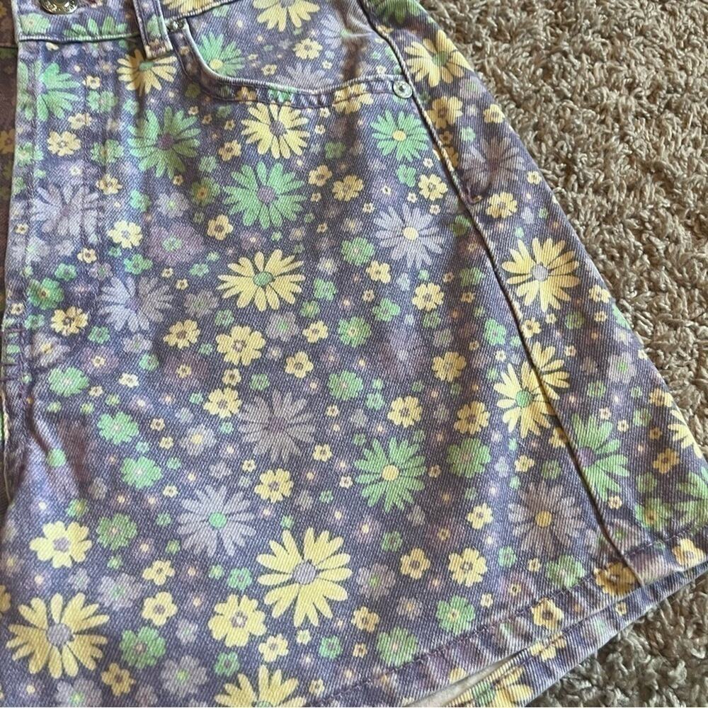 Zara high waist floral denim jean shorts - Picture 3 of 8